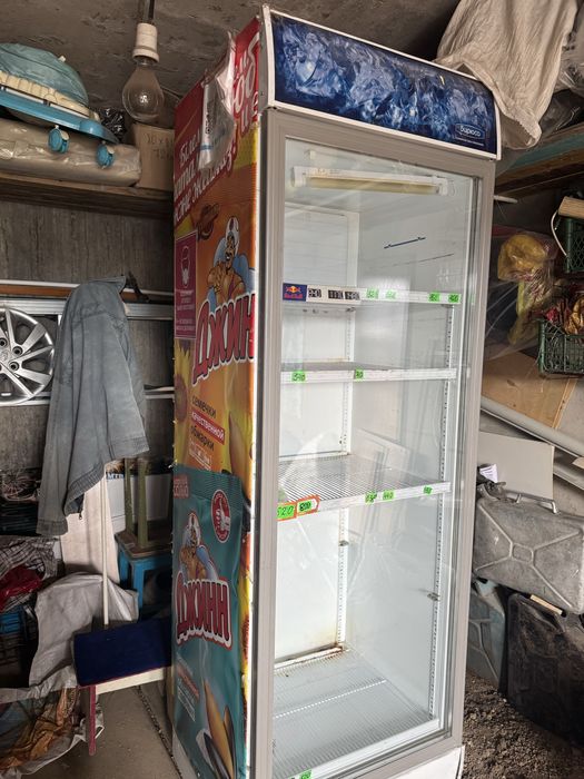 Продам витринный холодильник