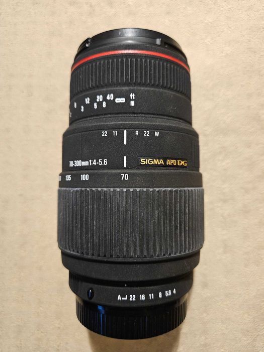 Обектив Sigma 70-300mm f/4-5.6 DG APO Macro