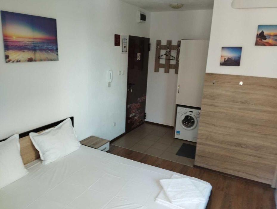 Дава се под наем Едностаен апартамент в Бургас, Лазур - 40 кв.м за 175 € - Снимка #2