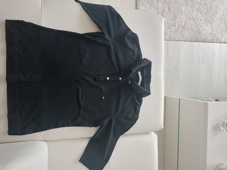 Vând tricou dama Tommy Hilfiger,cu mânecă trei sferturi, produs că nou