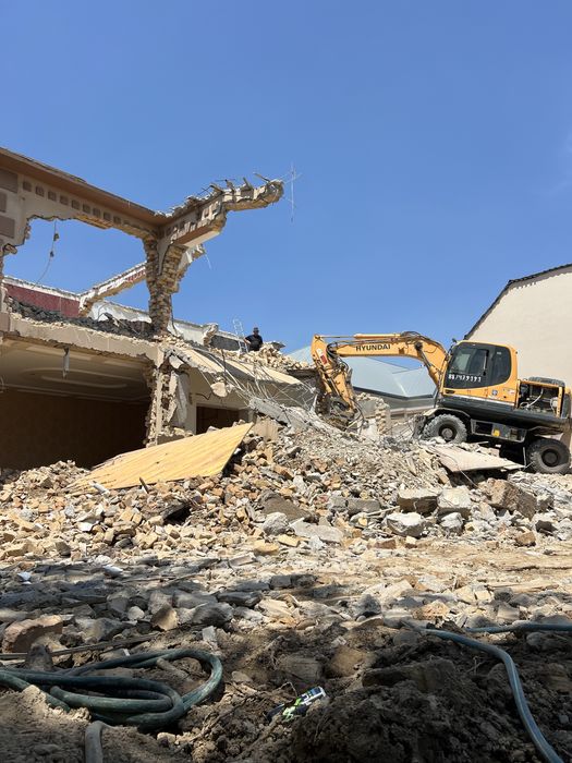 uy buzish snos demontaj ishlari