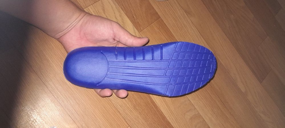 Берцы сатылады, саудасы бар