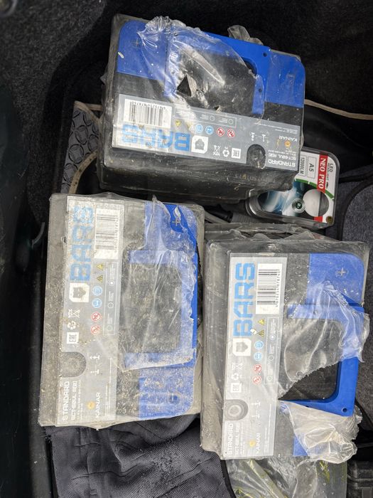 Продается Аккумулторы 2шт