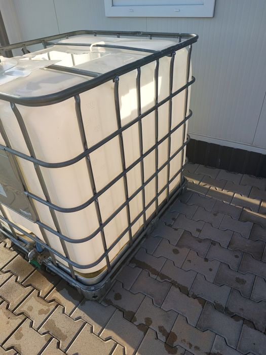 Butoi 1000l curat pe palet cadru metalic