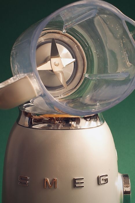 блендер Smeg BLF01 (50’s Style Retro Design)