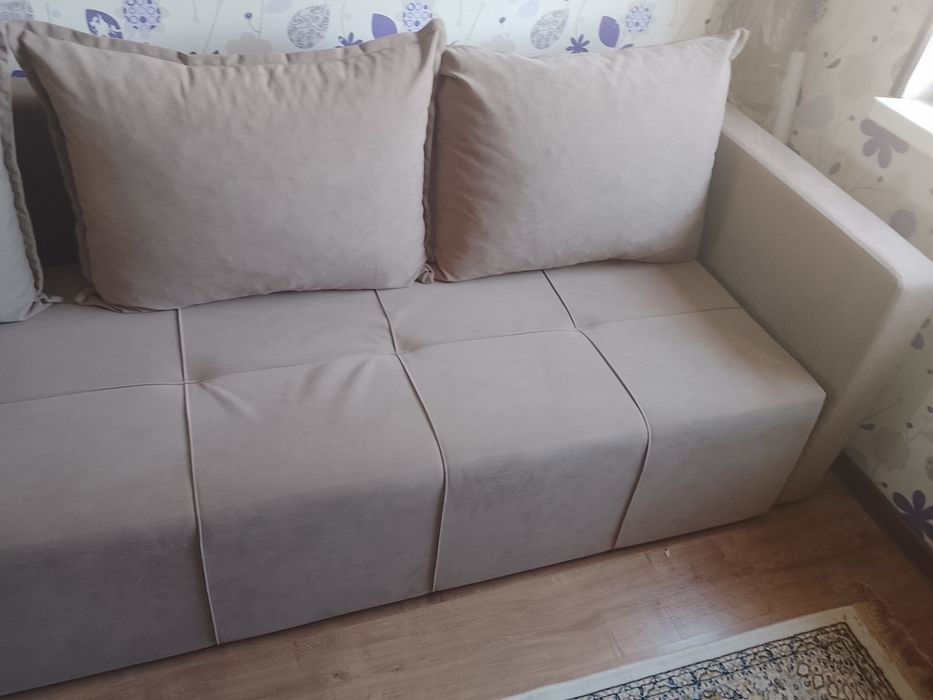 Продам диван коричневый свет