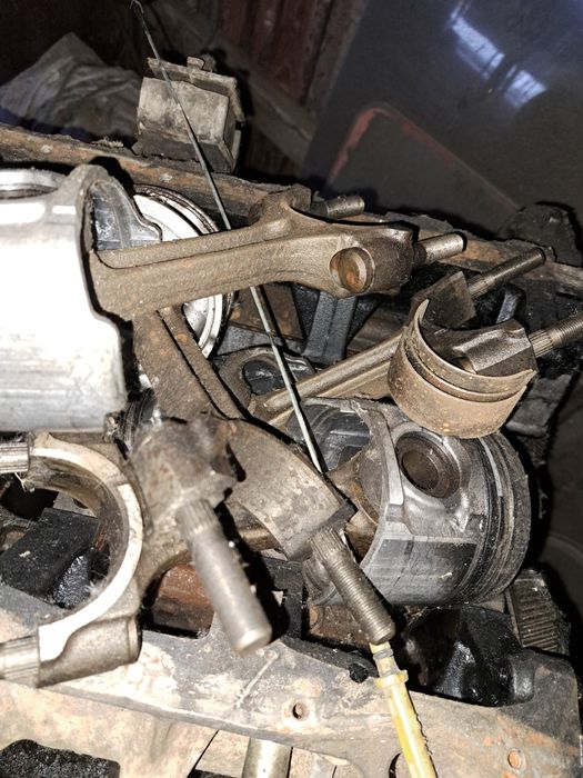 Diverse piese de motor Mazda b2500 preț negociabil