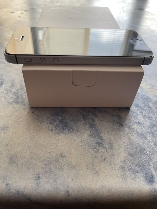 iphone 5se ..32 gb
