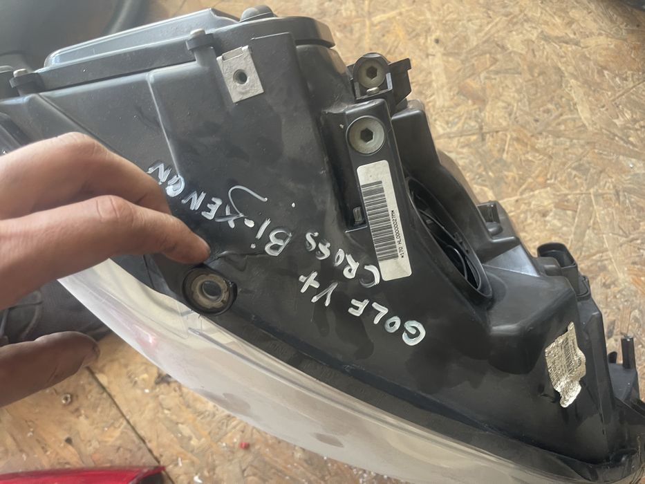 Десен фар за Голф 5+ ксенон