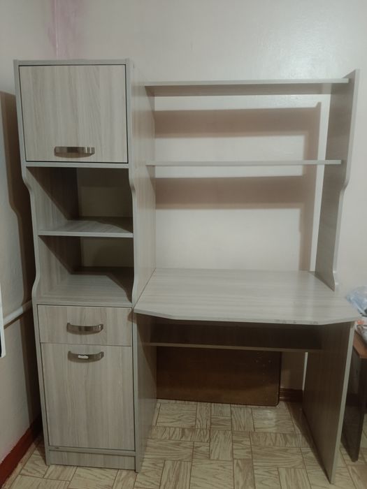 Продам школьный стол