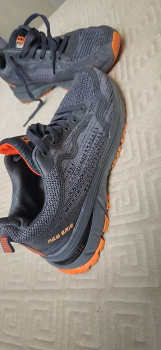 Продам мужские кроссовки