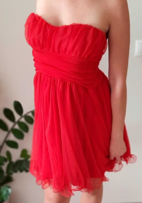 Рокля за повод в червено