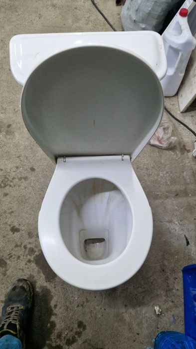 Продам унитаз в отличном состоянии