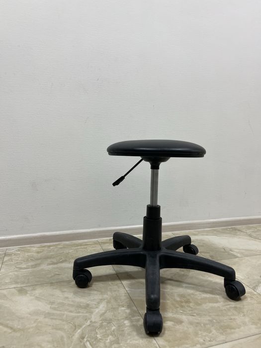 Поворотный стул крутящийся