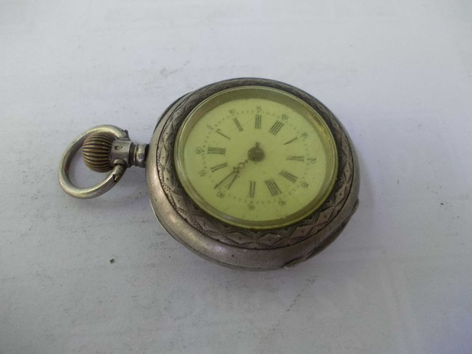 Ceas vechi din argint de buzunar defect 1