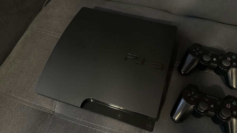 PlayStation 3 Slim 1TB +60игр+2джойстика