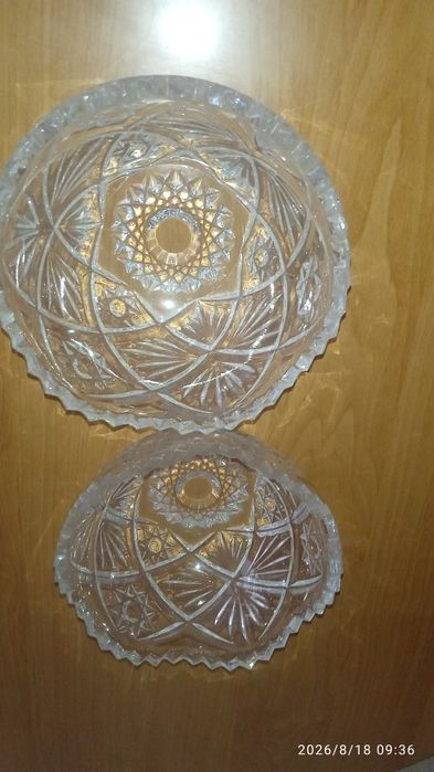 Продам хрустальные вазы, салатники.