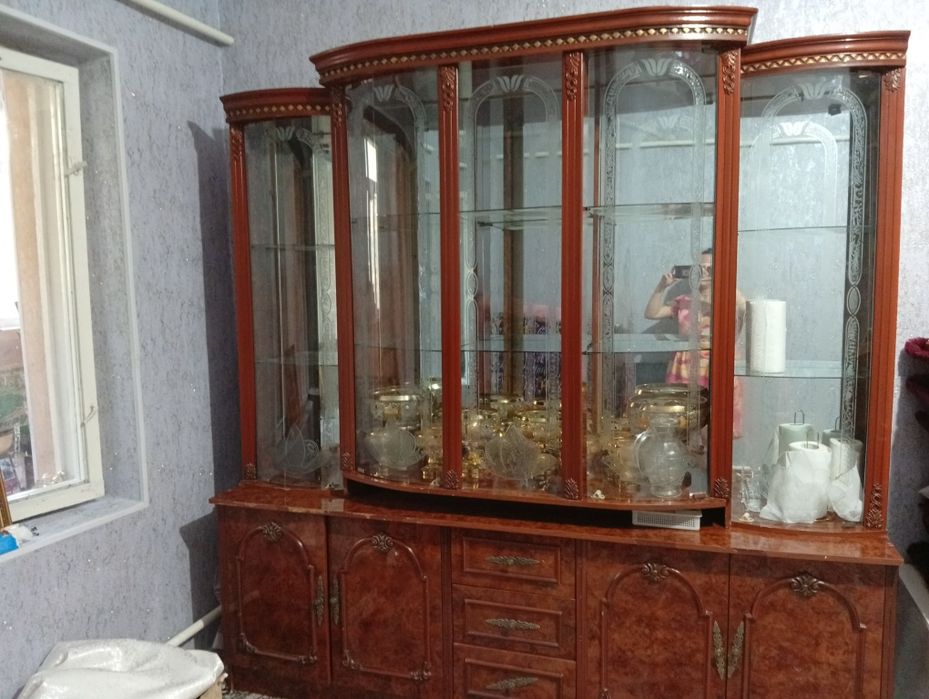 Сервант сатылады  бахасы келислимли