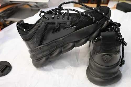 Sneakers Versace Chain Reaction cu eticheta (nu Nike, Gucci, Adidas, Balenciaga)