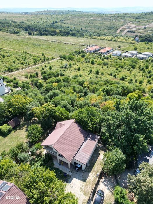 Casa cu garaj, 254 mp, teren 610 mp, zona Visan