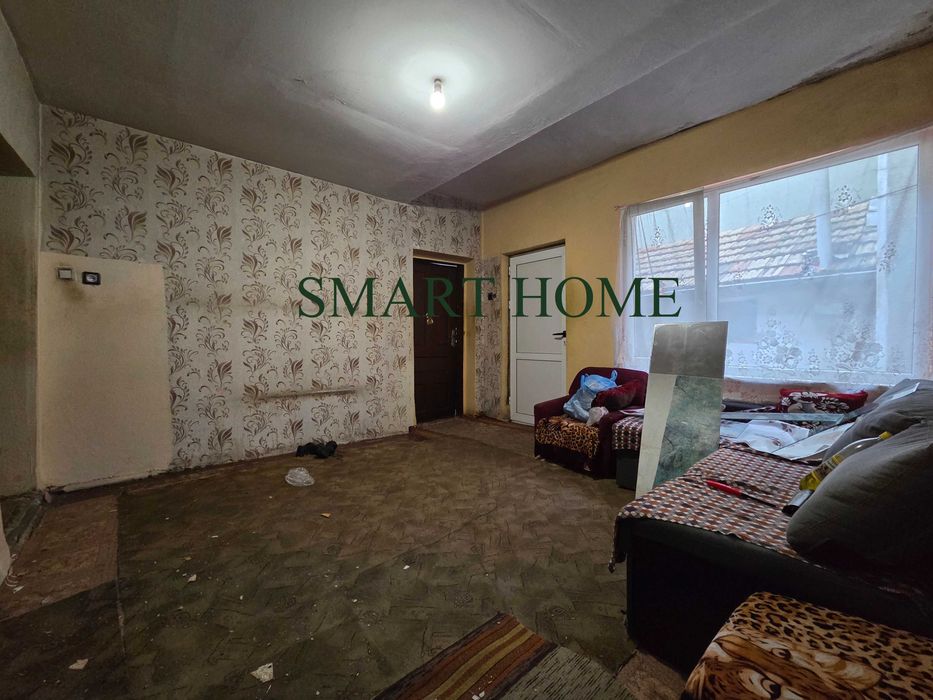 Едноетажна къща на гара Горна Оряховица!