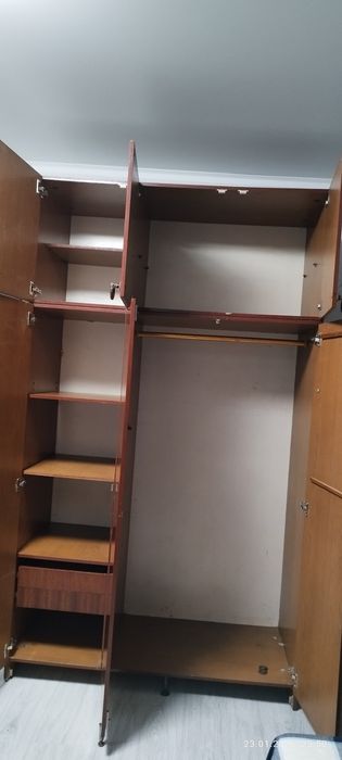 Продам срочно шкаф
