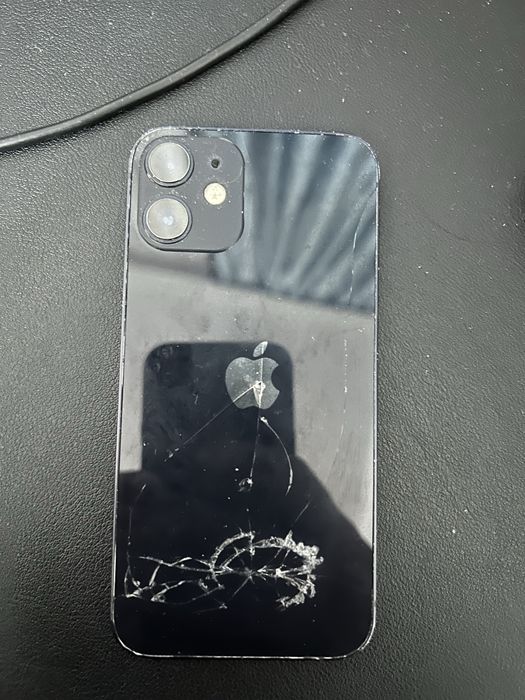 Продаю iPhone 12 mini