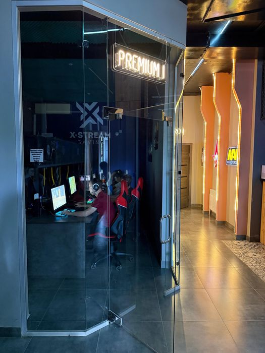 Стеклянная перегородка - дверь б/у