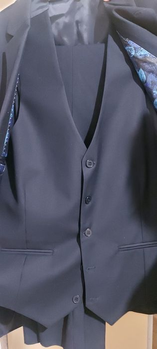 Костюм мужской тройка