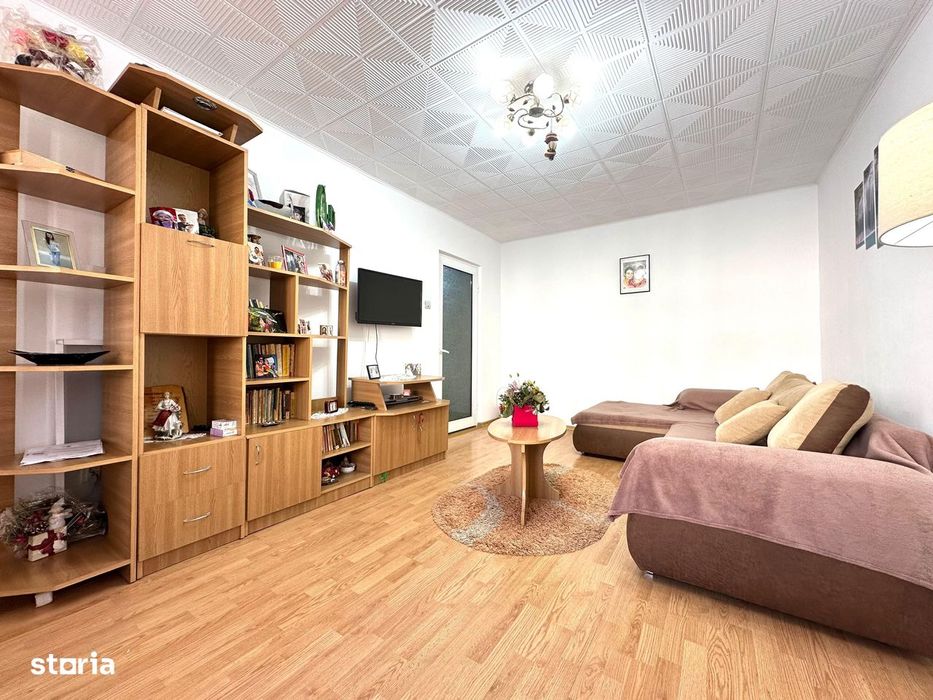 Apartament 3 camere, etaj intermediar