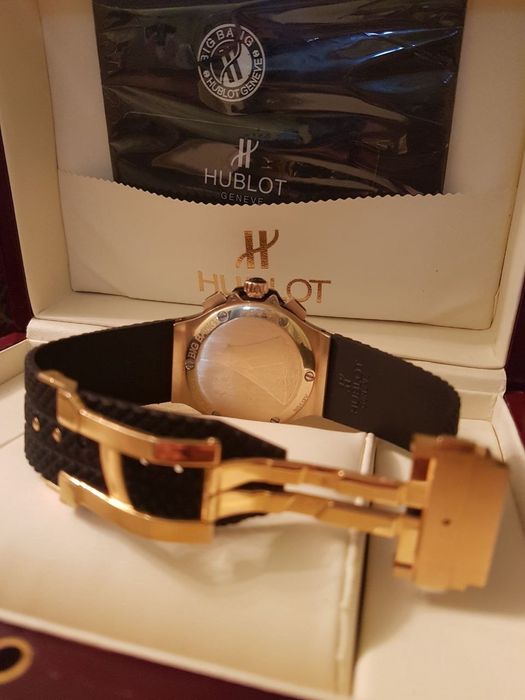 Золотые часы Хублот для спортивных и брутальных мужчин.
Диаметр 44мм.