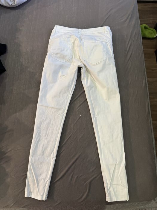 Бели дънки с ниска талия