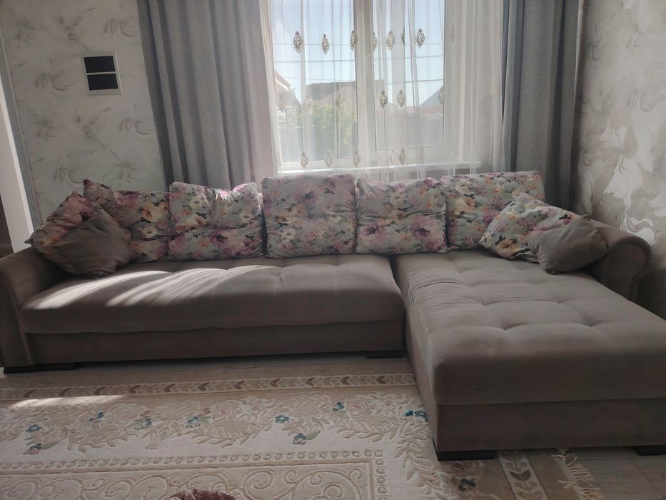 Продам диван углавой