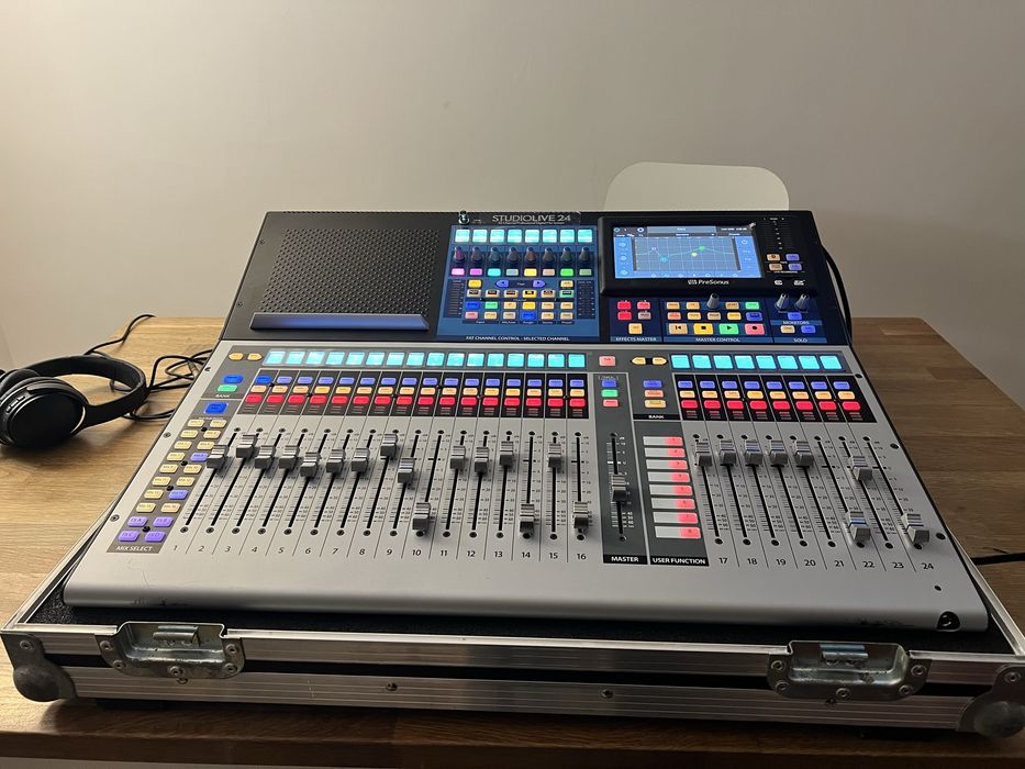 Închiriez sistem audio pentru evenimente (mixer digital)