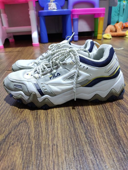 Продам мужские кроссовки