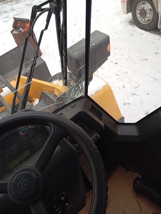 Погрузчик фронтальный 2 кубов