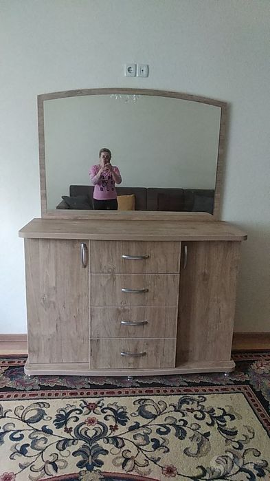 Комод с зеркалом