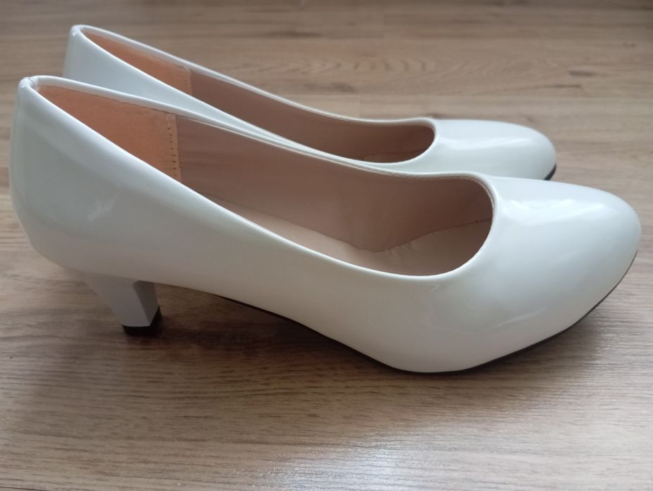 Дамски обувки с ток