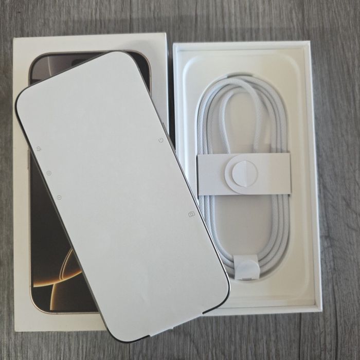 iPhone 16 PRO Natural Titanium + Lake Green MagSafe калъф и зарядно