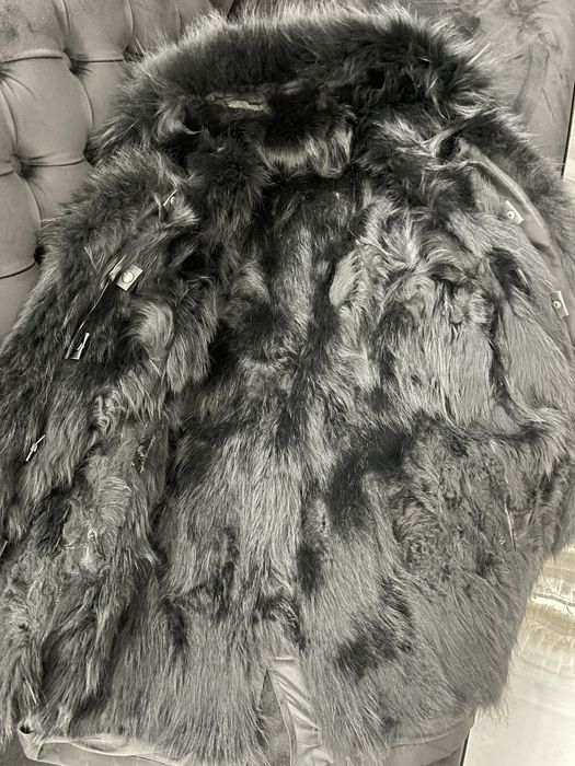 Черна парка с лисица