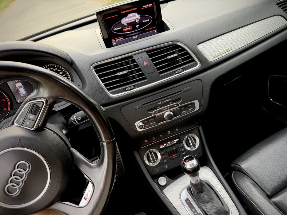 Audi Q3 S-line full panoramic / Automat
