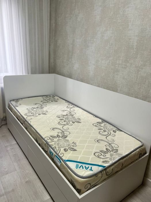 Продам кровать детскую с матрасом
