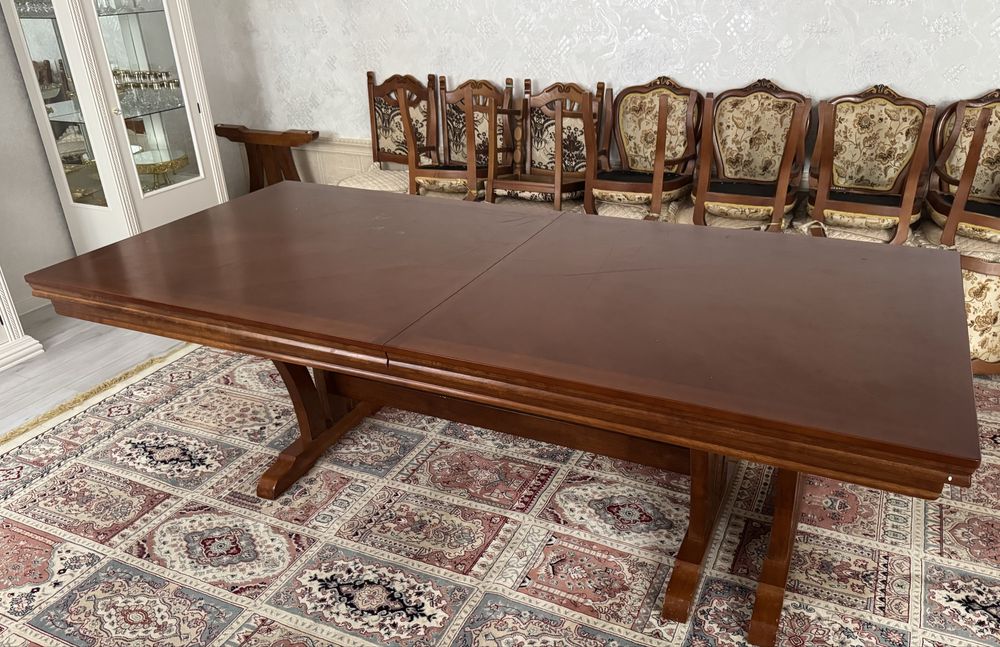 Продается стол со стульями