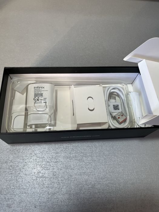 Телефон Infinix HOT11 64gb+4gb