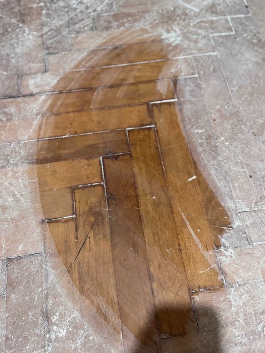 Масивен дървен паркет „рибена кост“ около 32 кв.м – София