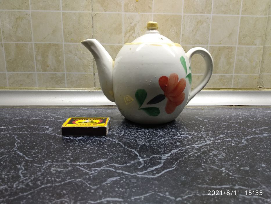 Чайник фарфоровый для столовой. Сделано в СССР.