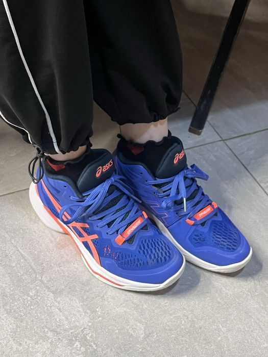 Asics крос для волейбола