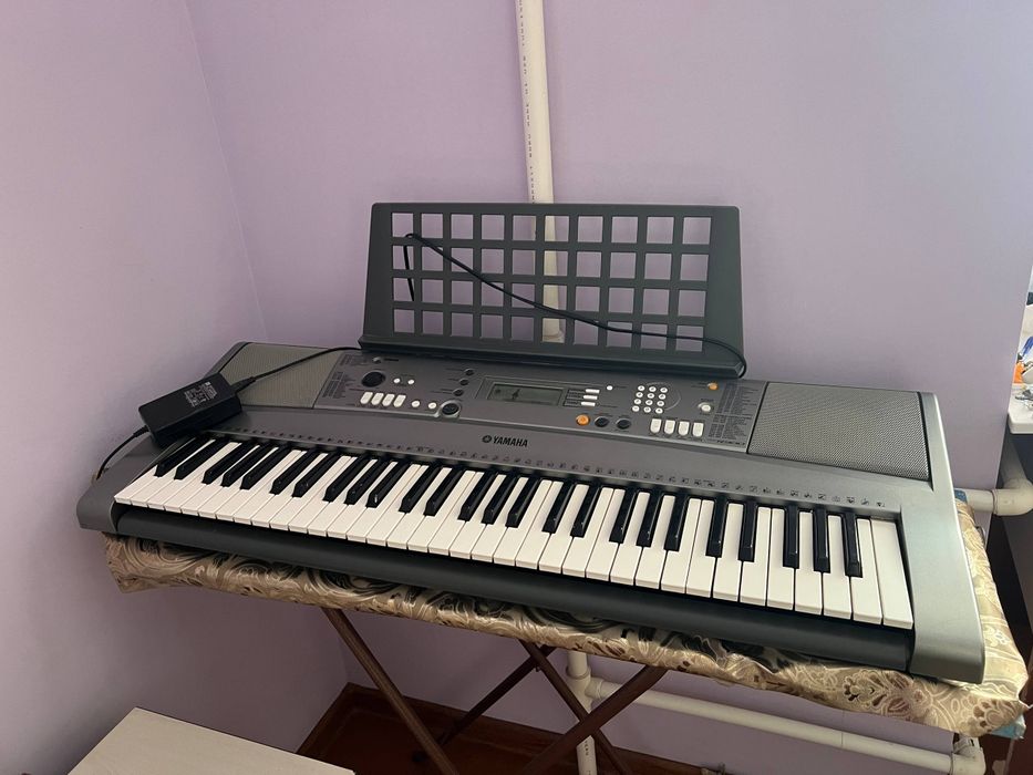 Синтезатор Yamaha PSR-R300