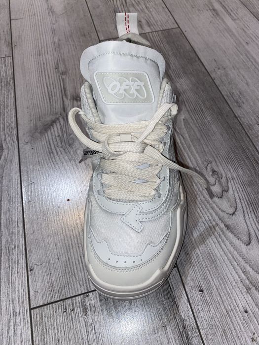 Adidasi Off-White Odsy