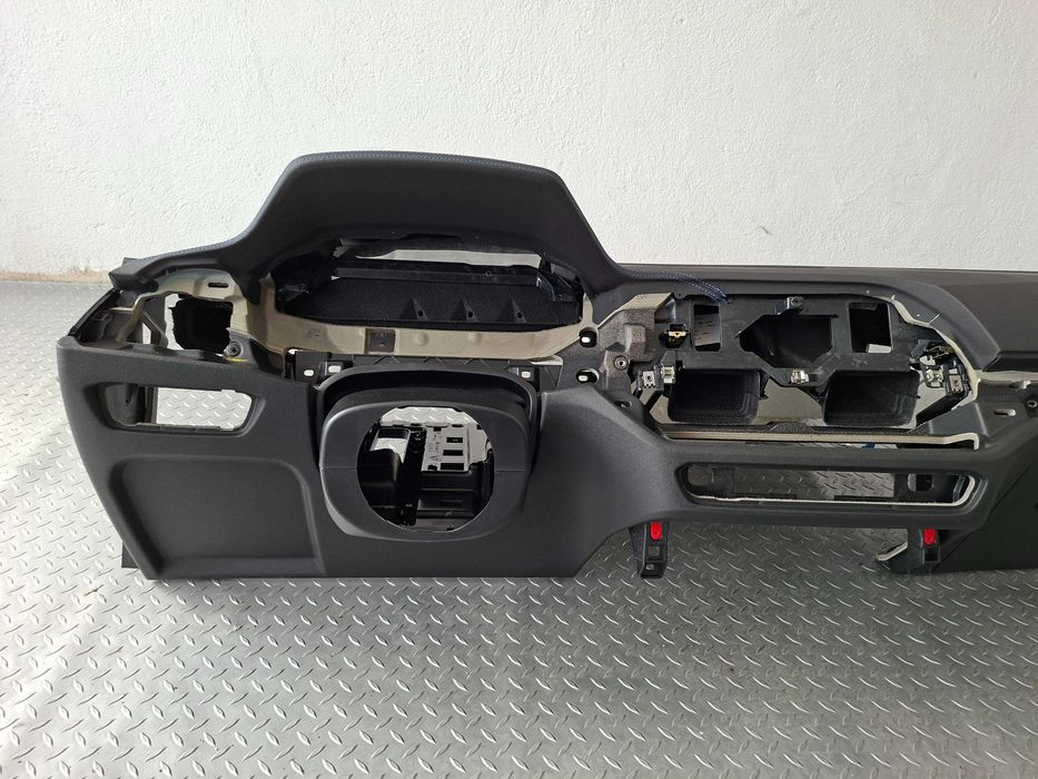 НОВО Оригинално Табло BMW G20 G21 G22 G23 G26 G42 G80 M3 M4 Черно Син Шев без HUD